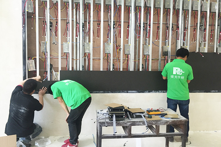 ����ʡLED�@ʾ��  �L(zh��ng)ɳ�҃�(n��i)P3�@ʾ��