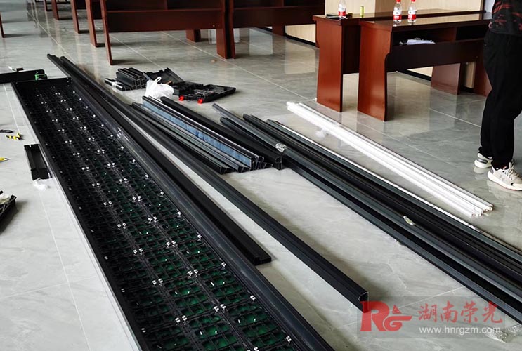 �Lɳ���h�҃�P3.75�μtLED�@ʾ��