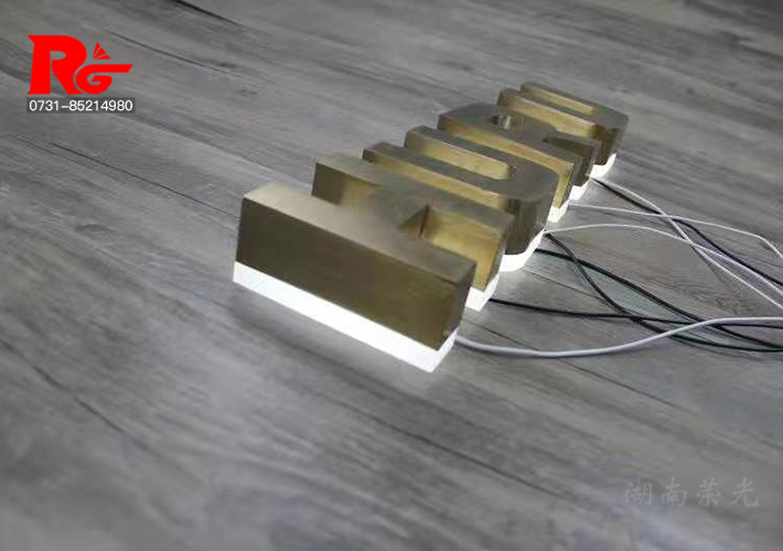 �������P���