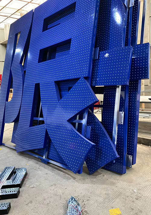 長(zhǎng)沙鍍鋅板沖孔發(fā)光字